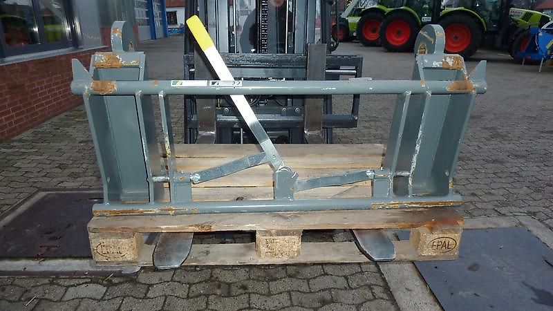 Bressel und Lade ADAPTER von CLAAS SCOPRION auf EURO-AUFNAHME