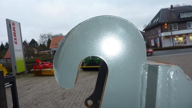 Bressel und Lade ADAPTER von CLAAS SCOPRION auf EURO-AUFNAHME