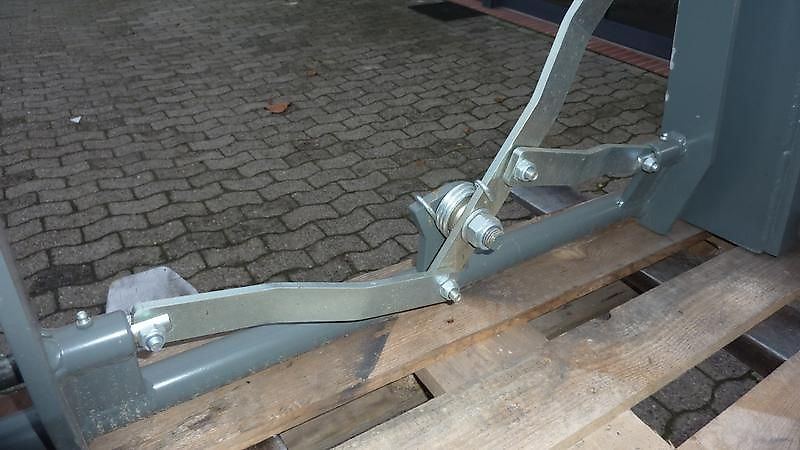 Bressel und Lade ADAPTER von CLAAS SCOPRION auf EURO-AUFNAHME