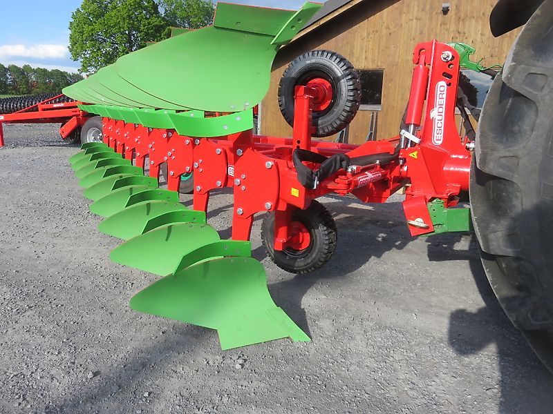 ESCUDERO agroXX -- CHRF--9 Schar - Ecologic Onland Dreh-Schälpflug--