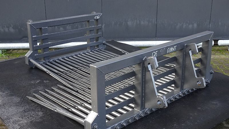 Hofstede Tegelriek verhoogde zijtanden stenenriek puinriek tegel stenen puin riek met model Euro / Giant of Weidemann aankoppeling