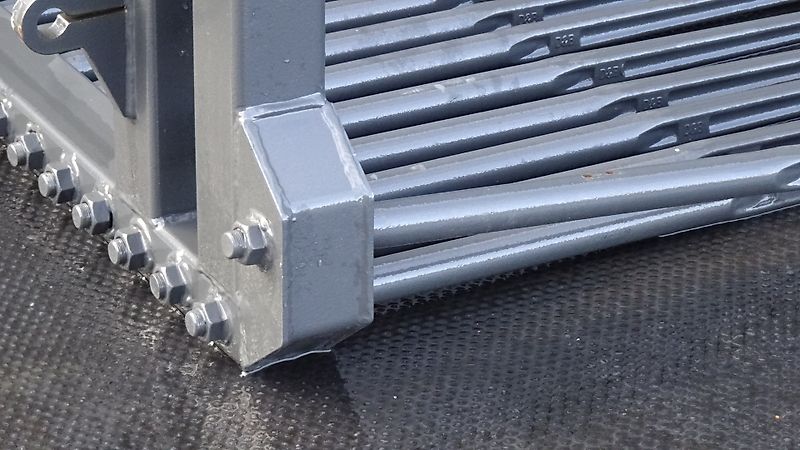 Hofstede Tegelriek verhoogde zijtanden stenenriek puinriek tegel stenen puin riek met model Euro / Giant of Weidemann aankoppeling