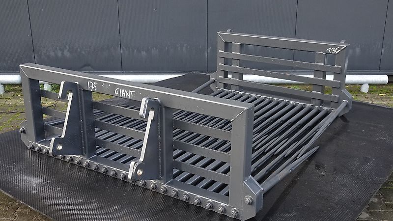 Hofstede Tegelriek verhoogde zijtanden stenenriek puinriek tegel stenen puin riek met model Euro / Giant of Weidemann aankoppeling