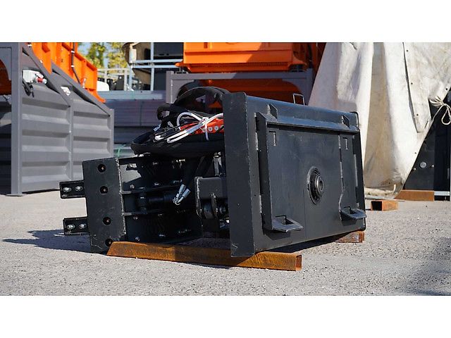 Rhino-cross Grapple claw