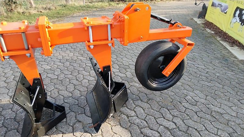 Howard Howard SP5 Schwenkpflug mit 221 cm max. Arbeitsbreite Gummistützrad Höhenverstellung über Spindel Schnittbreitenverstellung hydraulisch für Schlepper um 150 PS sehr gut für hohe Flächenleistung ideal auch zum Schälen ab 5 cm zur Beikrautbekämpfung