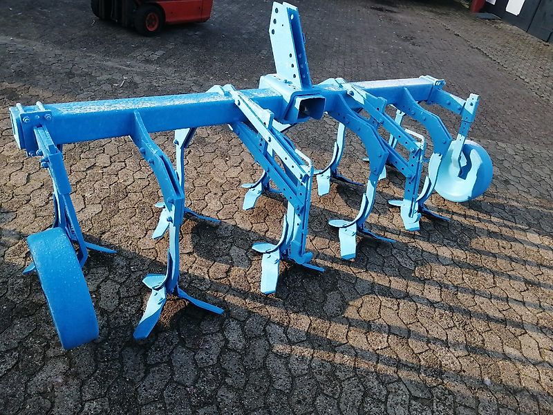 Lemken Lemken Topas 9 Grubber - Stile Lemken Topaz 300cm Arbeitsbreite 50cm breite Flügelschare Hitch Rahmenbreite 140mm Steinsicherung
