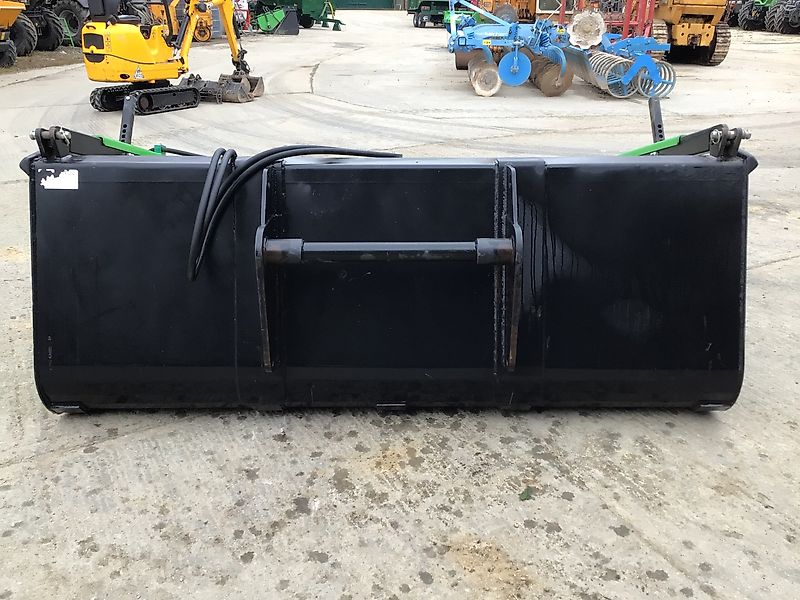 LWC SWEEPER BUCKET BRUSH