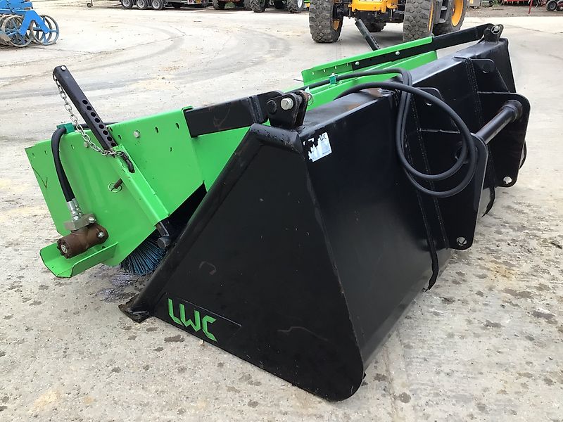 LWC SWEEPER BUCKET BRUSH