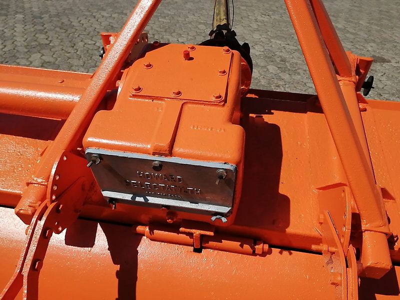 Kongskilde Howard Howard Modell Type HB-205-540T Bodenfräse 205 cm Arbeitsbreite mit 400 mm großen Stützrädern Fräßmesser 100% 48 Stück Schaltgetriebe ohne Kettenkasten zur Rotorwelle über Zahnradantrieb