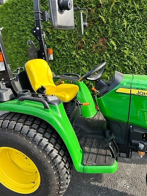 John Deere 3038E