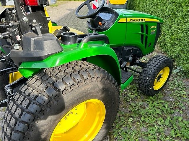 John Deere 3038E