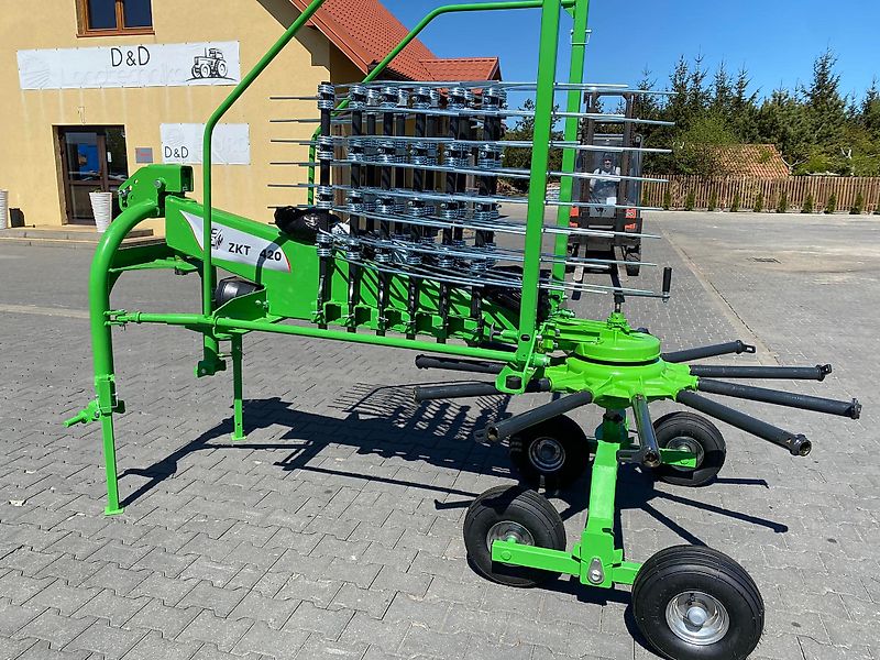 D&D Landtechnika Schwader / Kreiselschwader / inkl. Transport