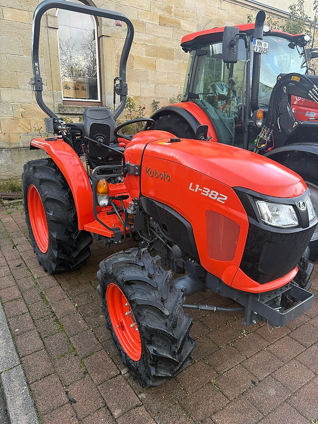 Kubota L1-382