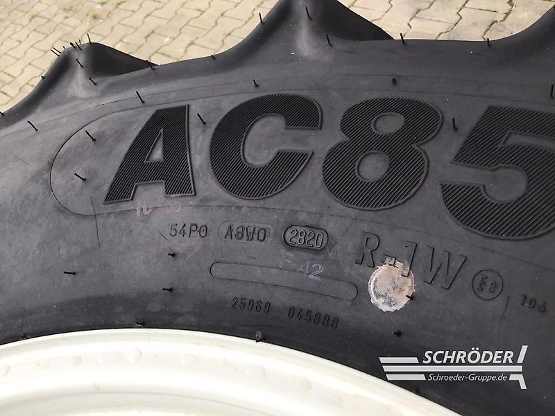 Valtra KOMPLETTRÄDER 2X 380/85 R 28 MITAS