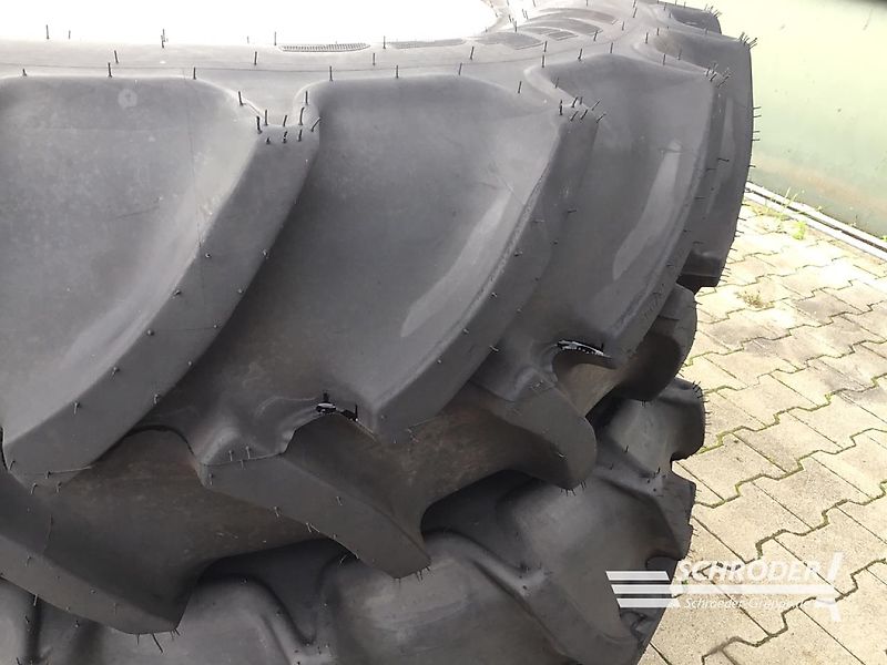 Valtra KOMPLETTRÄDER 2X 380/85 R 28 MITAS