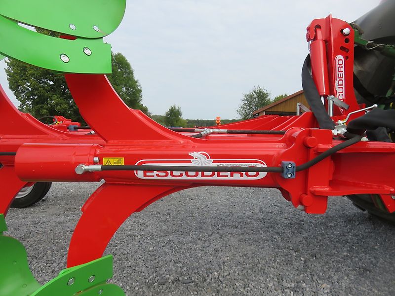 ESCUDERO agroXX -- CHRH-7 Schar - Hydropneumatische Steinsicherung--Ecologic Onland Dreh-Schälpflug--