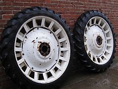 New Holland rowcrop wheels 9.5R48 & 8.3/8R36