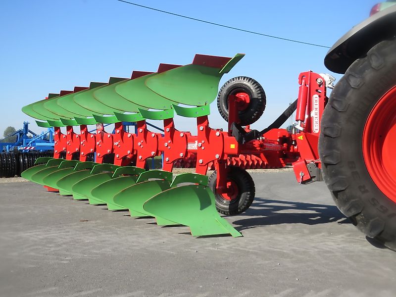 ESCUDERO agroXX -- CHRF - 8 Schar-Ecologic Onland Dreh-Schälpflug--