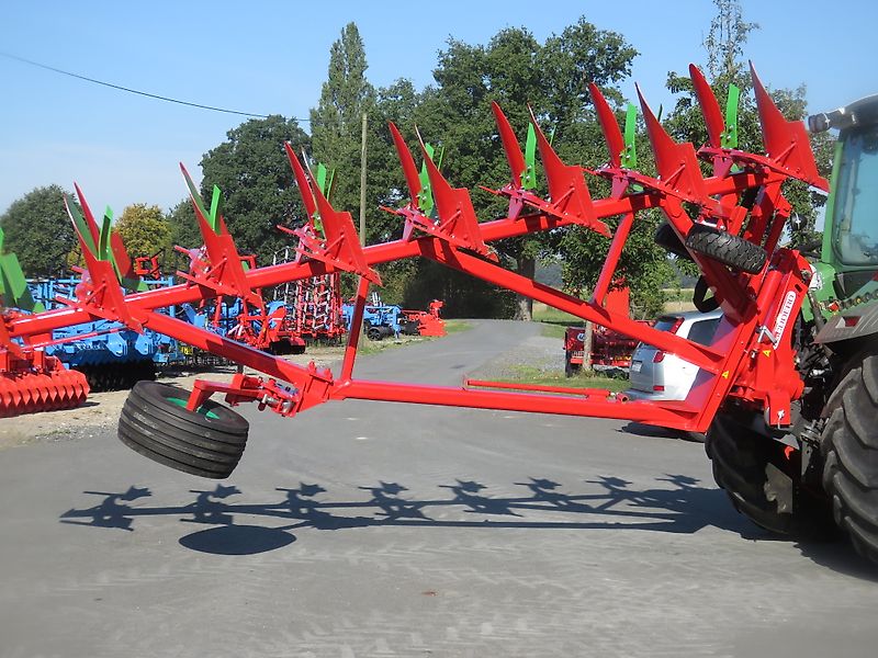 ESCUDERO agroXX -- CHRF - 8 Schar-Ecologic Onland Dreh-Schälpflug--