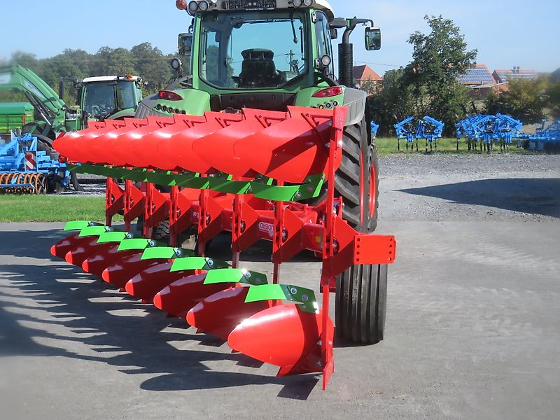 ESCUDERO agroXX -- CHRF - 8 Schar-Ecologic Onland Dreh-Schälpflug--