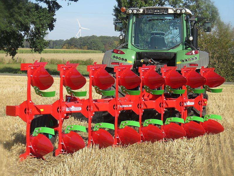 ESCUDERO agroXX -- CHRF - 8 Schar-Ecologic Onland Dreh-Schälpflug--