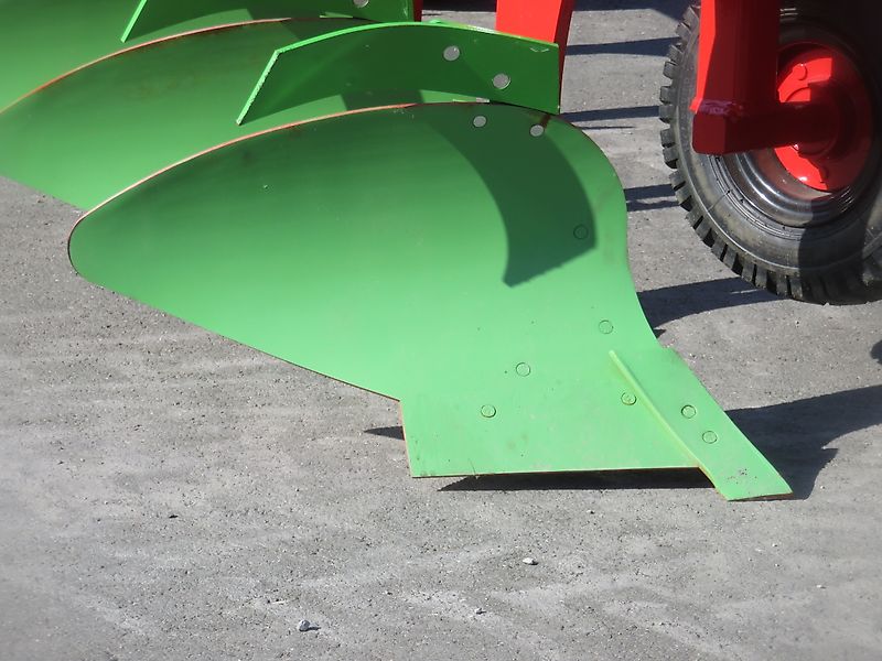 ESCUDERO agroXX -- CHRF - 8 Schar-Ecologic Onland Dreh-Schälpflug--