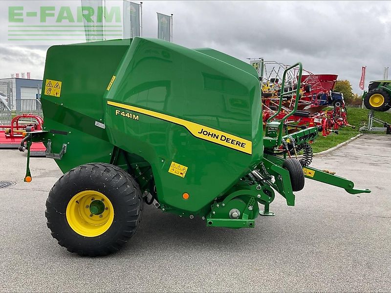 John Deere F 441 M Rundballenpresse