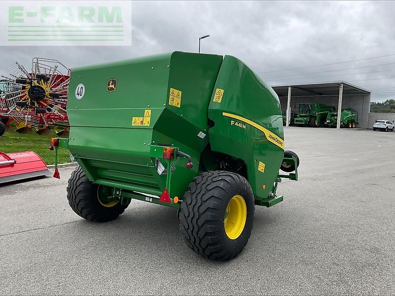 John Deere F 441 M Rundballenpresse