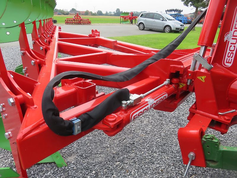 ESCUDERO agroXX -- CHRF 10 Schar - Ecologic Onland Dreh-Schälpflug--