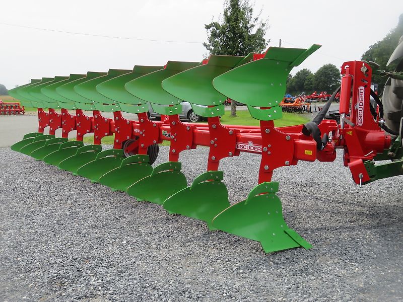 ESCUDERO agroXX -- CHRF 10 Schar - Ecologic Onland Dreh-Schälpflug--