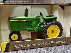 John Deere Ertl Modell John Deere Tractor 3010