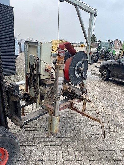 tractor aftakaspomp voor uit de put.