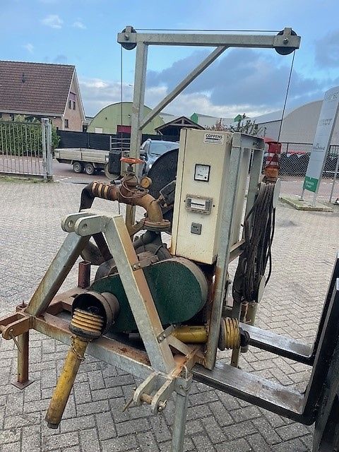 tractor aftakaspomp voor uit de put.