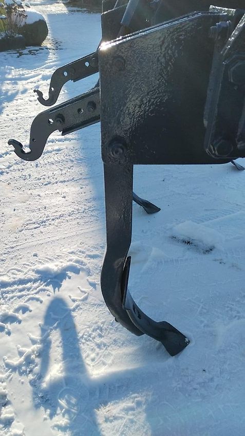 Lemken Frontgrubber 3 m Heckgrubber mit höhenverstellbaren Stützrädern Vorbaugrubber mit Zapfwellenanbaubock kein Amazone Tl mit 8 Grubberstilen geschraubt montiert 2 balkiger Kurzgrubber 3 m Arbeitsbreite