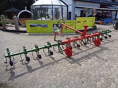 Schmotzer Kein Schmotzer Gerät Ventzkie 12 reihiges Hackgerät mit Exaktsteuerung über Bedieterminal Heck mit Sitzplatz für den Anwender 50cm Reihenabstand 6m Arbeitsbreite Rahmen auf 3m klappbar