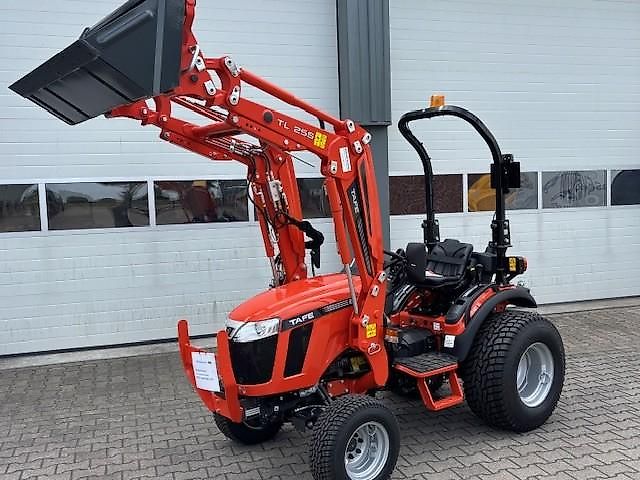 TAFE 6028 H VOORLADER HST