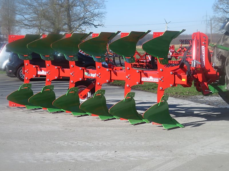 ESCUDERO agroXX -- CHRF--6 Schar - Ecologic Onland Dreh-Schälpflug--