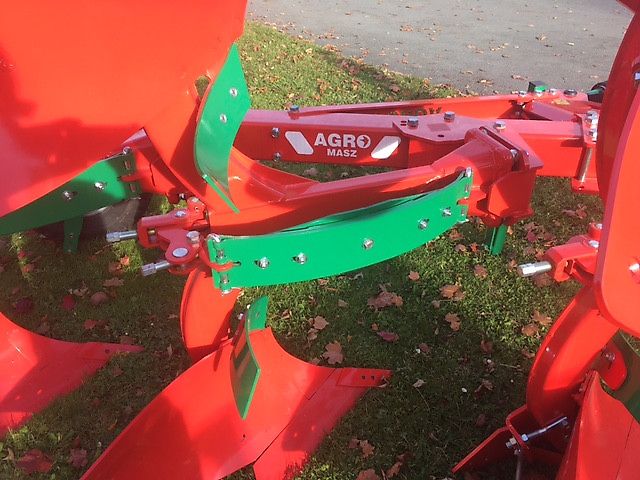 AGRO-MASZ PO 5 mit Blattfedersteinsicherung