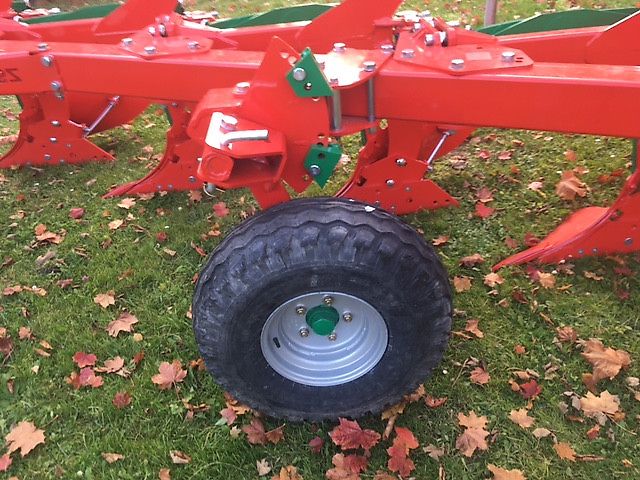 AGRO-MASZ PO 5 mit Blattfedersteinsicherung