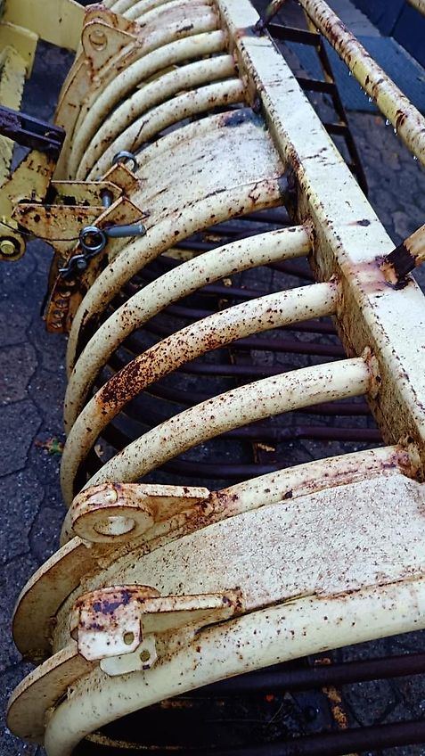 Stoll Rübengabel 180cm Korbbreite Euroaufnahme Hochkippschaufel (Gabel) Hochkippgabel mit E-Ausklinkung oder Klinklader Hubfunktion und Ausklinken des Werkzeugs mittels Seilzug Feuerholzgabel Siebgabel 1,8m Arbeitsbreite mit gerundeten Aufnahmestäben