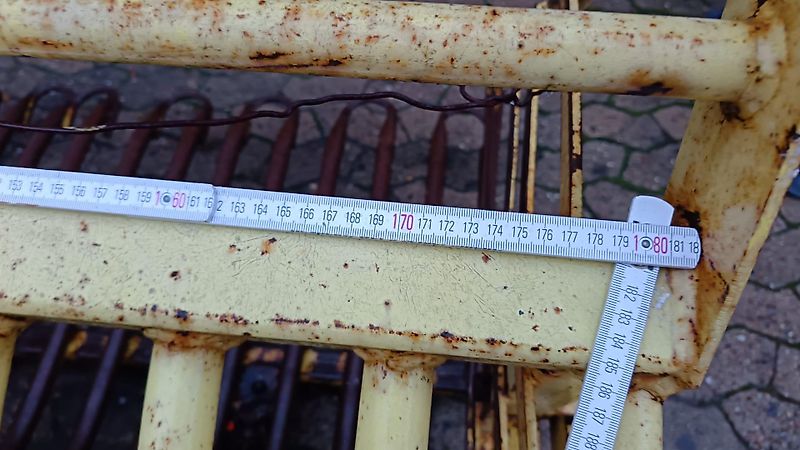 Stoll Rübengabel 180cm Korbbreite Euroaufnahme Hochkippschaufel (Gabel) Hochkippgabel mit E-Ausklinkung oder Klinklader Hubfunktion und Ausklinken des Werkzeugs mittels Seilzug Feuerholzgabel Siebgabel 1,8m Arbeitsbreite mit gerundeten Aufnahmestäben