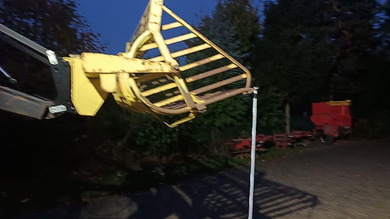 Stoll Rübengabel 180cm Korbbreite Euroaufnahme Hochkippschaufel (Gabel) Hochkippgabel mit E-Ausklinkung oder Klinklader Hubfunktion und Ausklinken des Werkzeugs mittels Seilzug Feuerholzgabel Siebgabel 1,8m Arbeitsbreite mit gerundeten Aufnahmestäben