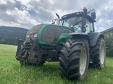 Valtra T171HiTech mit Frontlader Hauer POM-VX150