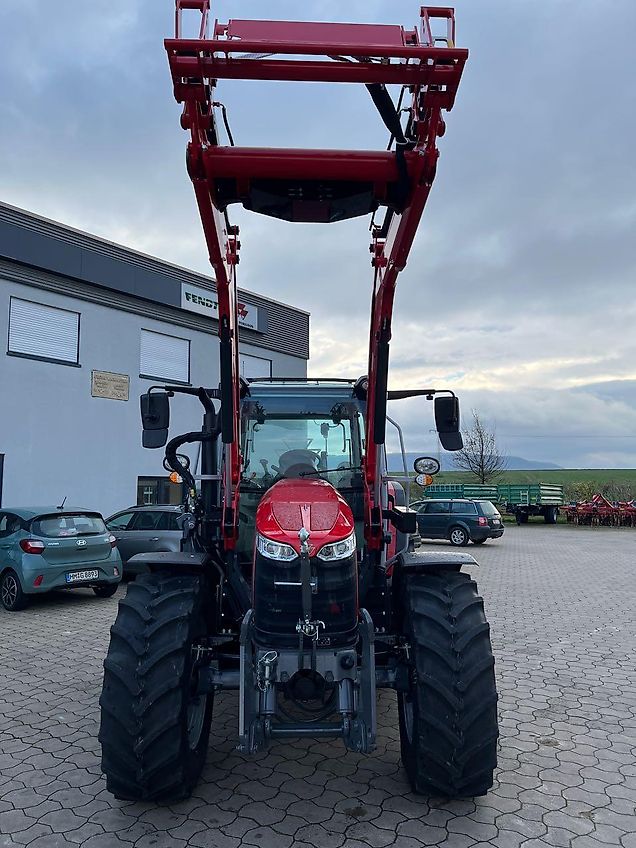 Massey Ferguson 5M.115 Dyna-4 Essential