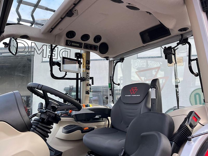 Massey Ferguson 5M.115 Dyna-4 Essential