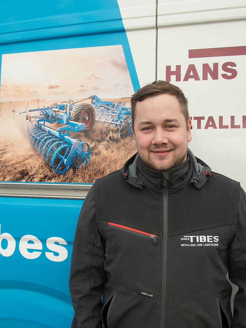 Контактна персона Пан Jonas Schüßler