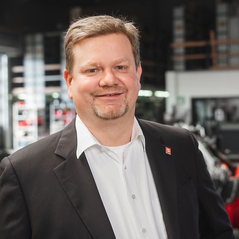 Контактна персона Пан Mario Wiechern