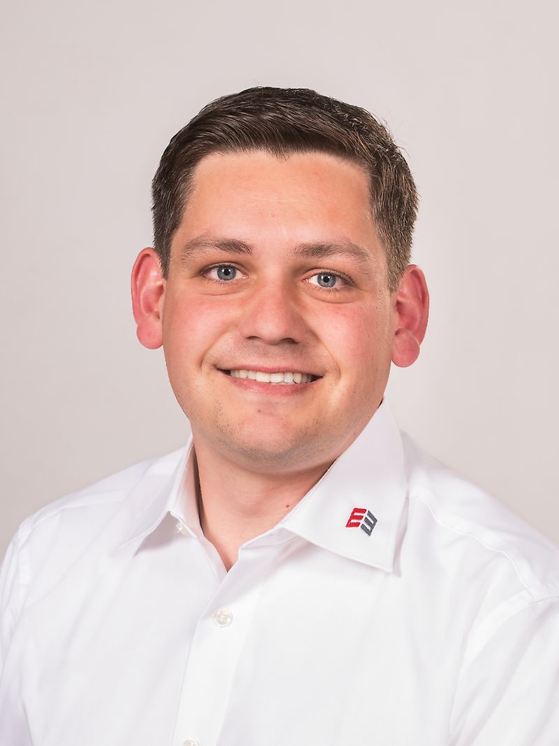 Контактна персона Пан Deniz Bremkamp