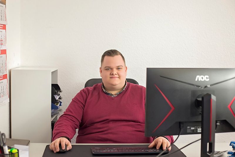 Контактна персона Пан Leon Baden