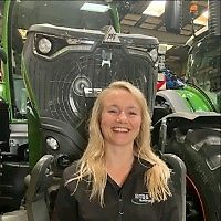 Контактна персона Пані Emmely Birkballe